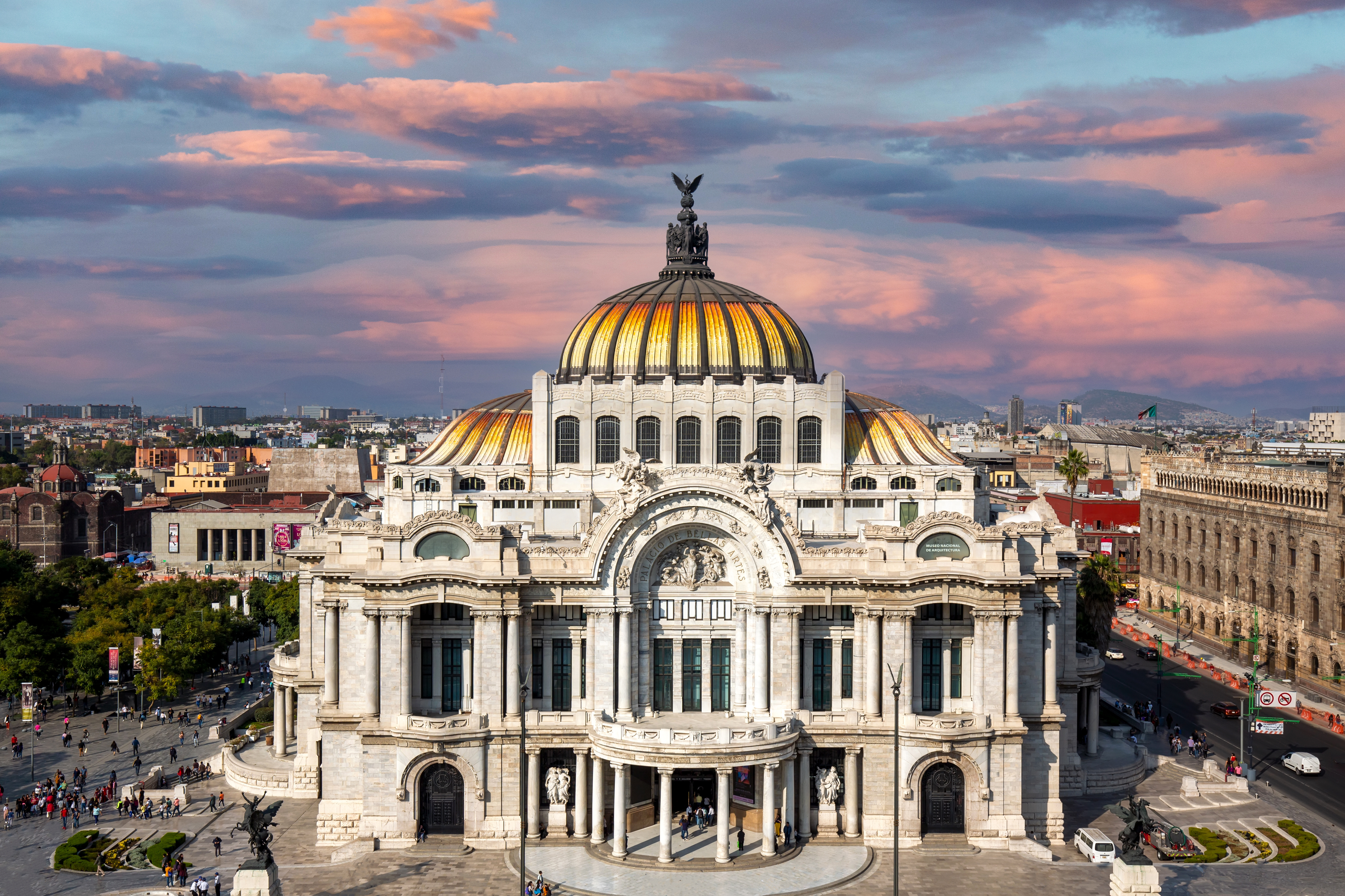 photo of the Palacio de Bellas Artes, Palace of Fine Arts, Mexico City